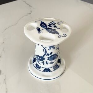 Blue Onion Toothbrush Holder - Vienna Woods